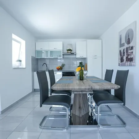 Holiday home Mia *